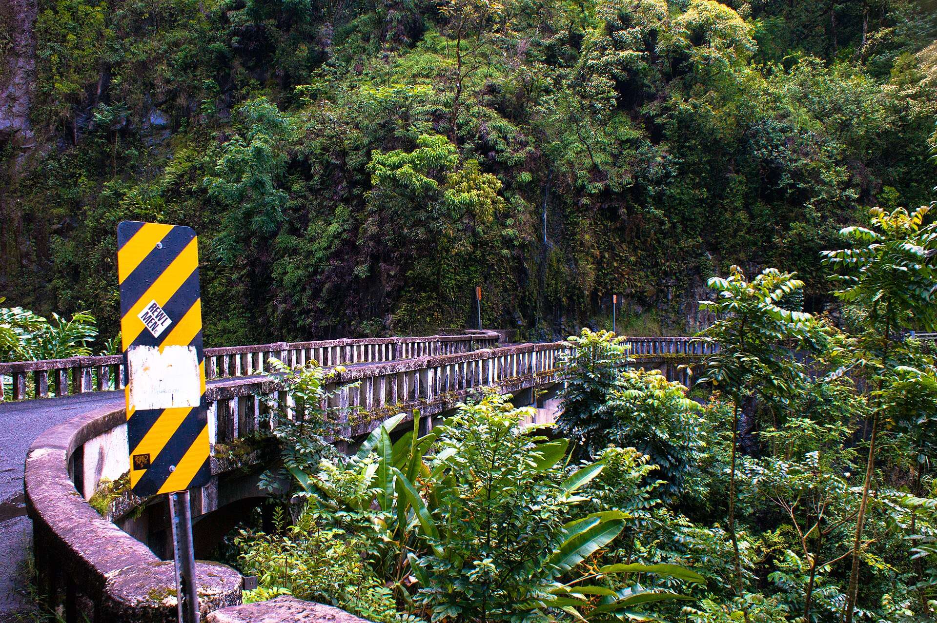 A one-lane bridge on the Hana Highway