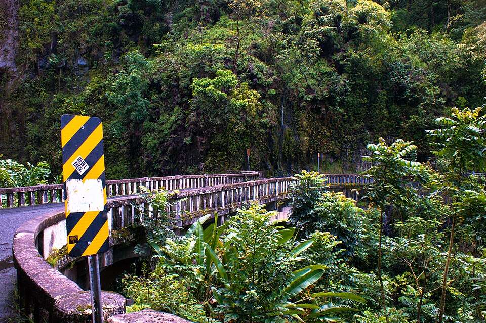 A one-lane bridge on the Hana Highway